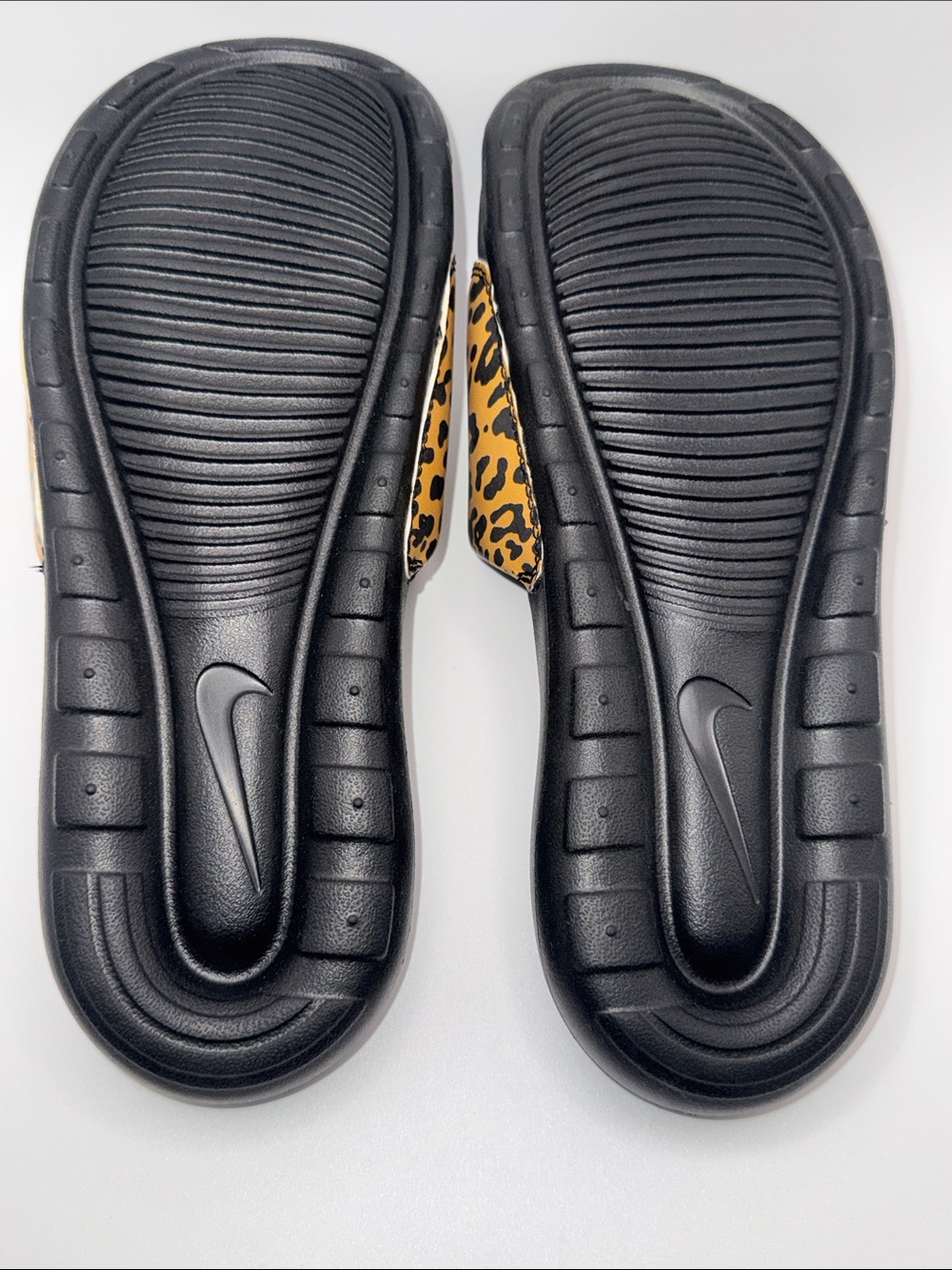 Nike Victori One Leopard Print Slides Sandals Size 7 Women’s - Picture 8 of 8